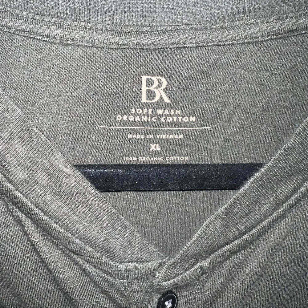 Banana Republic Men’s XL Soft Wash Henley in Olive Green - 100% Organic Cotton